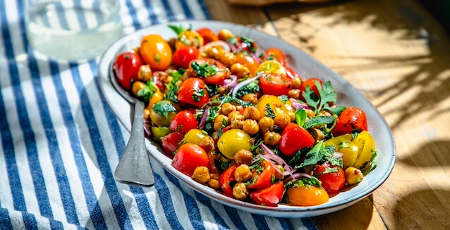 Ensalada de garbanzos y tomate