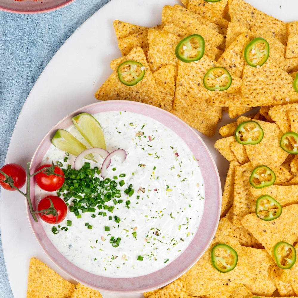 Nachos con salsa de yogur