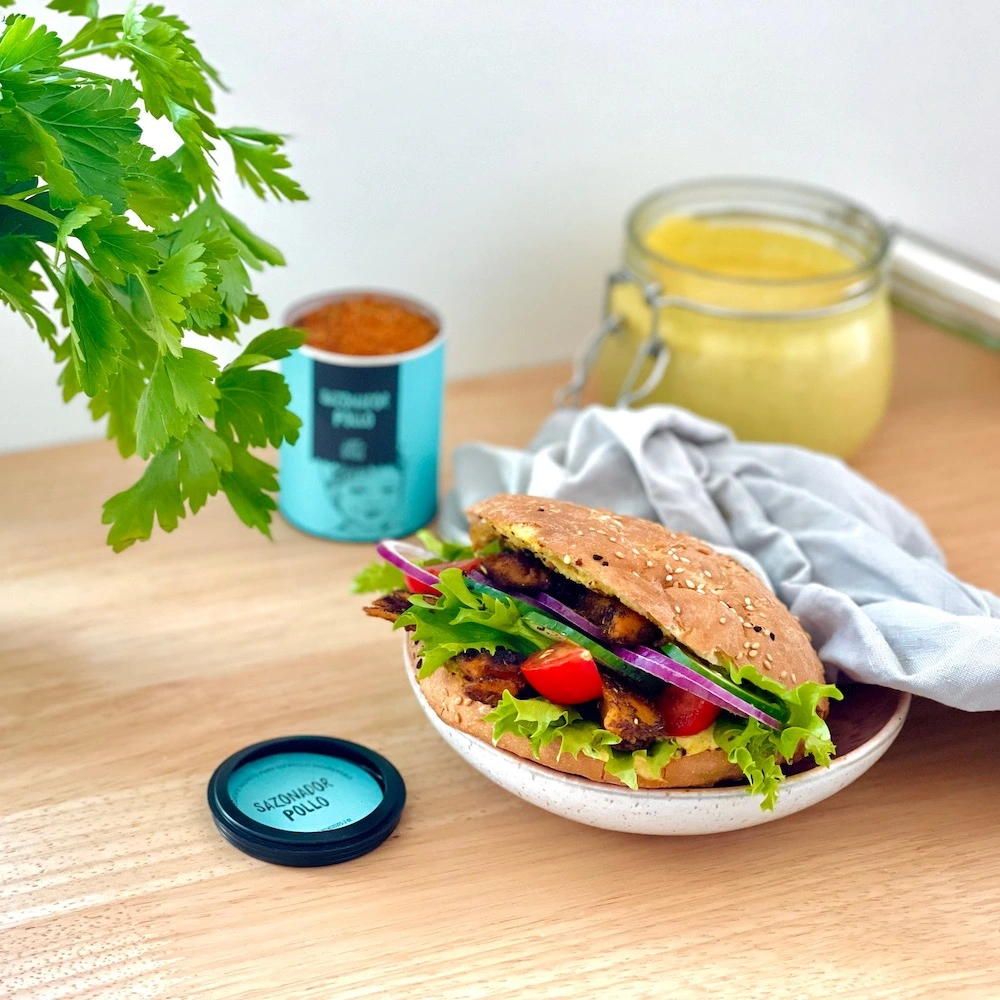 Pita de pollo con salsa de mango